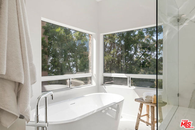 7209 Sunnydip Trail, Los Angeles CA: https://media.crmls.org/mediaz/ca2b5746-d78b-48c5-b846-efd233378860.jpg