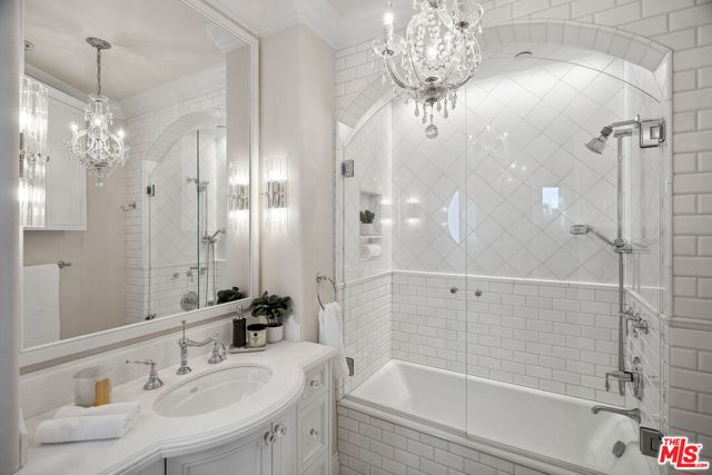 6882 Arizona Avenue, Los Angeles CA: https://media.crmls.org/mediaz/ca2b784a-2f25-4fb6-945e-8a0daea5d0c1.jpg