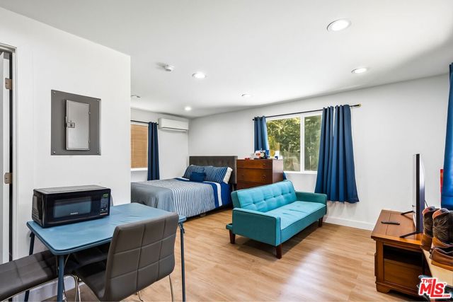 5342 Lemon Grove Avenue, Los Angeles CA: https://media.crmls.org/mediaz/ca2ba310-561b-417a-bc53-102503f1d862.jpg