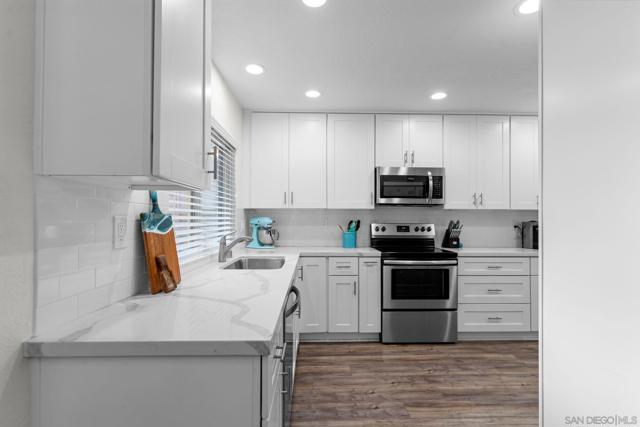 9779 Caminito Doha, San Diego CA: https://media.crmls.org/mediaz/ca2bfad4-59ff-4843-9ead-0eecbe636c4c.jpg