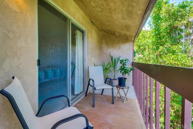 Detail Gallery Image 30 of 37 For 1762 Locust St #4,  San Diego,  CA 92106 - 2 Beds | 2/1 Baths