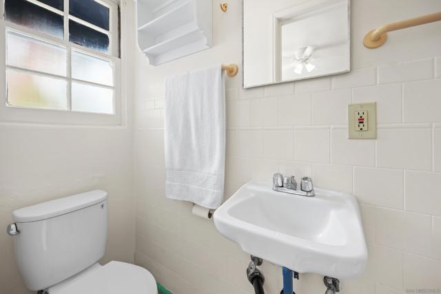 1205 Park Row, La Jolla CA: https://media.crmls.org/mediaz/ca2d0e1a-cb6b-4b4d-90ed-9991f34c093c.jpg