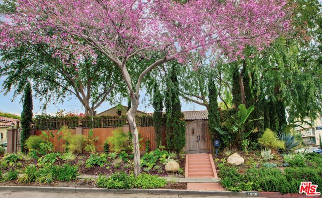 1900 N Serrano Avenue, Los Angeles CA: https://media.crmls.org/mediaz/ca2d13d1-519b-4bba-aa54-4ea9c10949a3.jpg