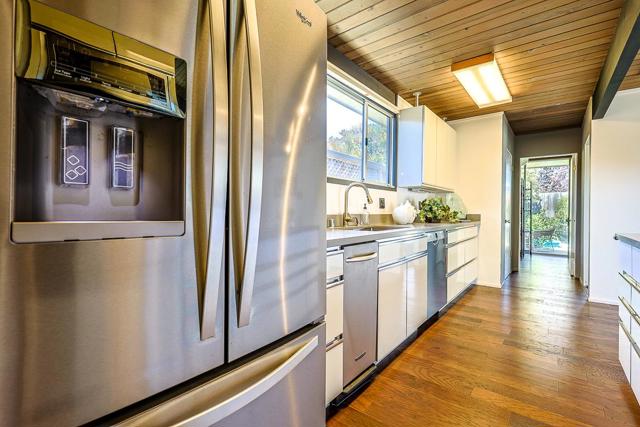 275 Puffin Court, Foster City CA: https://media.crmls.org/mediaz/ca2d9b96-9d47-484c-a47a-4604e196f203.jpg
