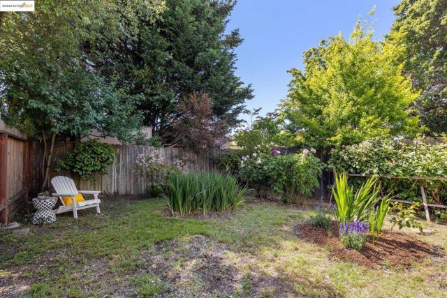 1128 Evelyn Ave, Albany CA: https://media.crmls.org/mediaz/ca2da46e-9116-4e31-895b-7c7075daf130.jpg