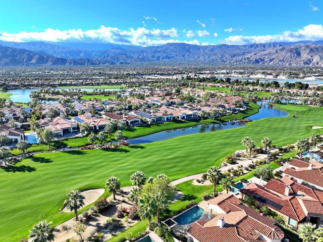 75757 Via Stia, Indian Wells CA: https://media.crmls.org/mediaz/ca2db2ac-698d-4c40-aa76-fd09248ab2e1.jpg