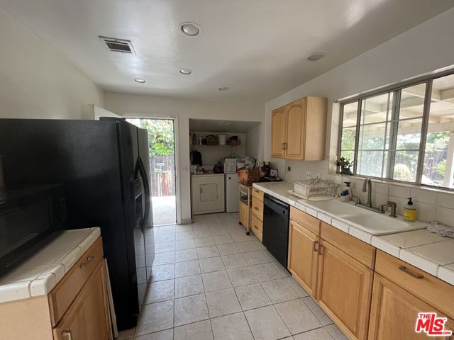 7516 Whitaker Avenue, Van Nuys CA: https://media.crmls.org/mediaz/ca2ddfee-0a70-44a4-8aae-4392fd8383bb.jpg