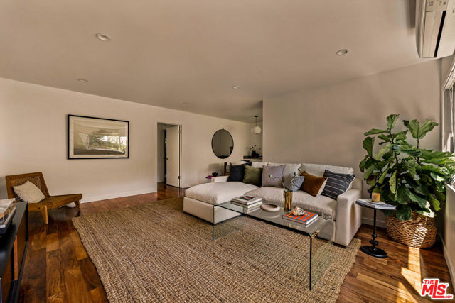 2604 N Beachwood Drive, Los Angeles CA: https://media.crmls.org/mediaz/ca2df43a-e62a-44c0-a873-b4cf53c063af.jpg