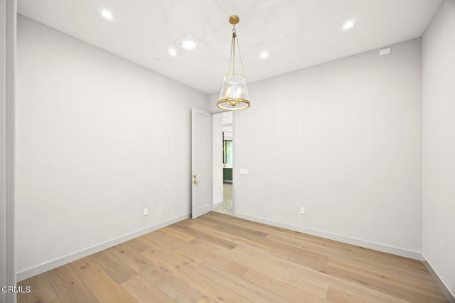 4828 Oakwood Avenue, La Canada Flintridge CA: https://media.crmls.org/mediaz/ca2ea281-3f06-49f9-9f39-40ee928af4fe.jpg