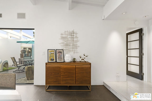 2084 S Lagarto Way, Palm Springs CA: https://media.crmls.org/mediaz/ca2eebc0-93f7-4333-8884-985cc1165dfb.jpg