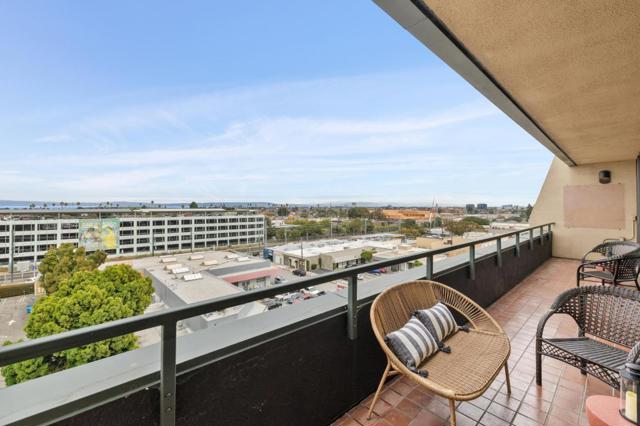 555 Laurel Avenue, San Mateo CA: https://media.crmls.org/mediaz/ca2eff36-8cbd-4e4c-9265-714a3dba3d00.jpg