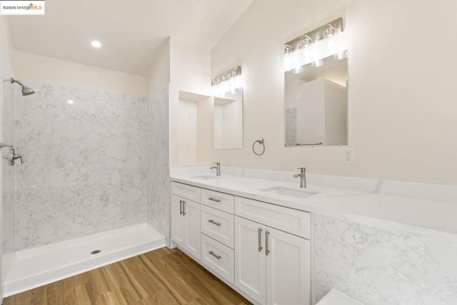 521 Freemark LN, Oakley CA: https://media.crmls.org/mediaz/ca2f06d6-8b45-44a4-8a10-cd117d171ac4.jpg