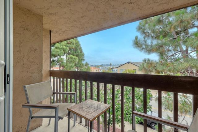 1174 Locust St, San Diego CA: https://media.crmls.org/mediaz/ca2f4956-94e5-4bc0-a0f1-8c741c002d30.jpg