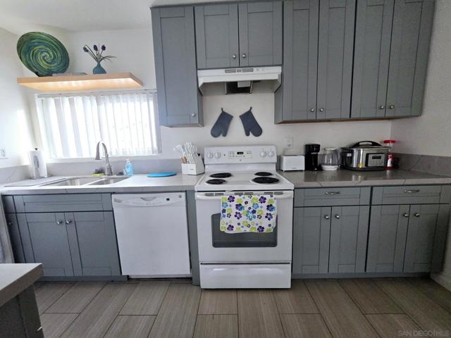 6333 Mount Ada Rd., Clairemont Mesa CA: https://media.crmls.org/mediaz/ca2f952e-00c4-4af1-861f-0ccfc2a0b7b8.jpg