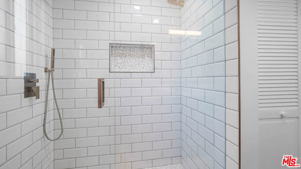 https://media.crmls.org/mediaz/ca2fa46b-d107-4174-b69a-5f6ae4bc08b8.jpg?preset=X-Large