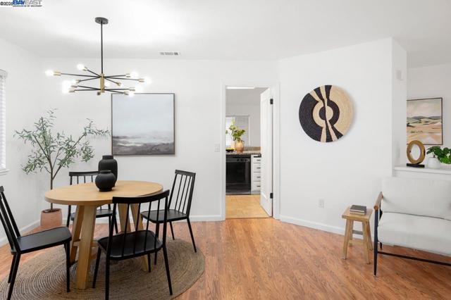 5917 Pine Vista Way, Elk Grove CA: https://media.crmls.org/mediaz/ca303cbc-0439-4611-aa24-d6e0fb51c401.jpg