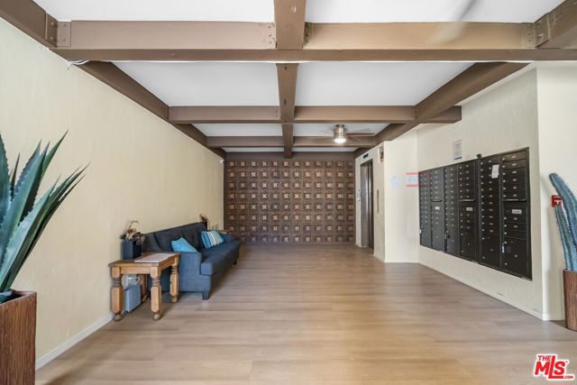 5950 Buckingham, Culver City CA: https://media.crmls.org/mediaz/ca304626-2012-423c-934e-b31c99075808.jpg