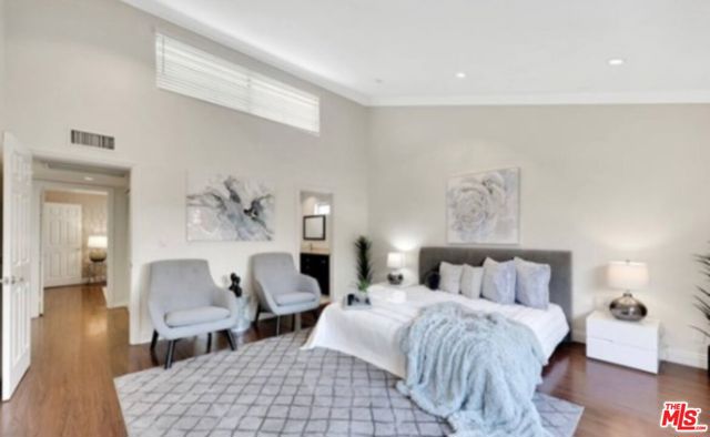5340 Wilkinson Avenue, Valley Village CA: https://media.crmls.org/mediaz/ca3135ae-db2e-42ab-8dff-f4ece8fa4a35.jpg