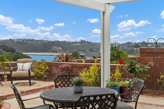 7414 Lantana, Carlsbad CA: https://media.crmls.org/mediaz/ca317808-6ba7-456d-80c0-55e20a541e8c.jpg