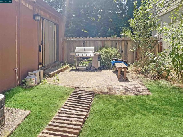 54 Creek Tree Ln, Alamo CA: https://media.crmls.org/mediaz/ca32bfc5-697d-4b2c-be12-710518e4780f.jpg