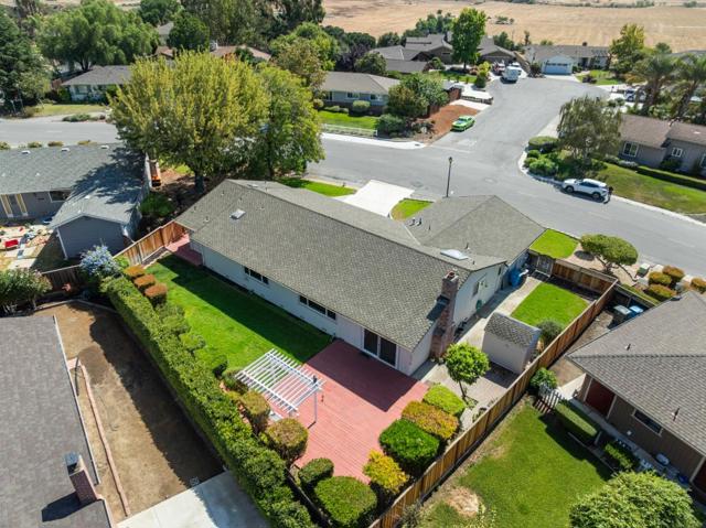 471 Marks Drive, Hollister CA: https://media.crmls.org/mediaz/ca32cae2-437d-4a15-a6c1-5110a70787b1.jpg
