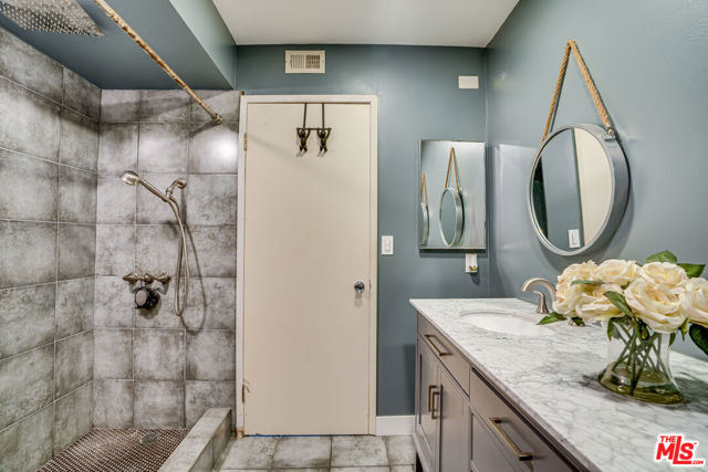 4101 Tarrybrae Terrace, Tarzana CA: https://media.crmls.org/mediaz/ca335929-7286-4787-a315-3458ef4180ef.jpg