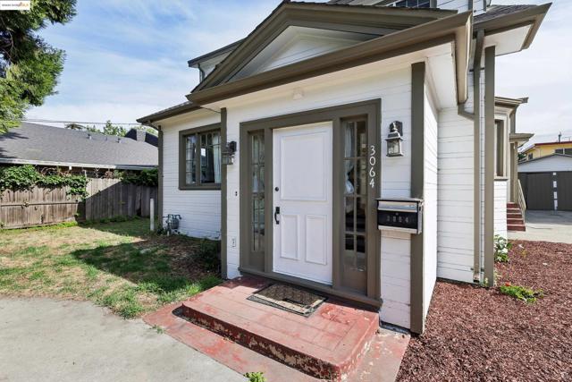 3064 E 15Th St, Oakland CA: https://media.crmls.org/mediaz/ca33c423-6b92-4f43-95de-db50e3134b10.jpg