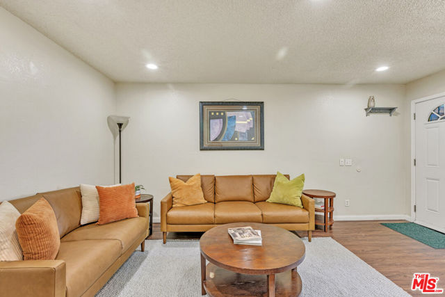 433 E 97th Street, Los Angeles CA: https://media.crmls.org/mediaz/ca33ff96-0f0c-4892-8459-783e1579e2cd.jpg