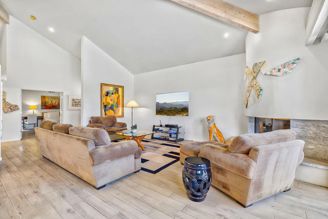 192 Kavenish Drive, Rancho Mirage CA: https://media.crmls.org/mediaz/ca34346d-695c-449b-994e-cd45f7cddc12.jpg
