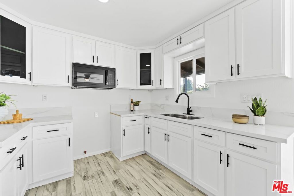 1619 W 68th Street