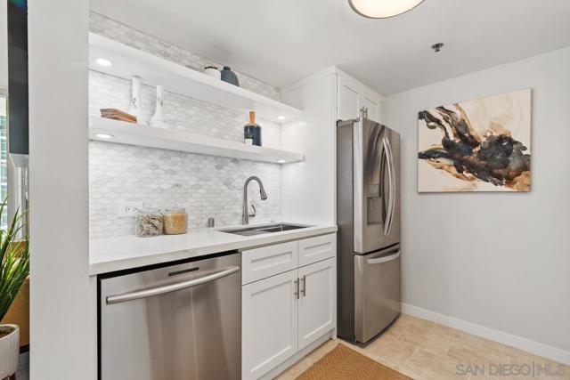 425 W Beech St, San Diego CA: https://media.crmls.org/mediaz/ca3549bc-16f0-4c91-a019-5d945b6024e7.jpg