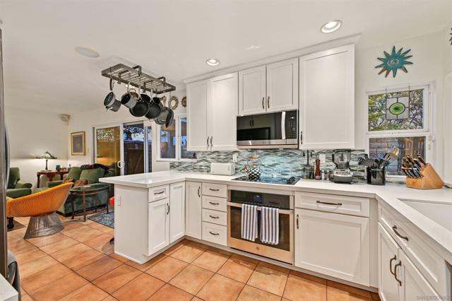 7215 Daffodil Pl, Carlsbad CA: https://media.crmls.org/mediaz/ca357f43-300e-48a6-9832-02ce80f45a25.jpg