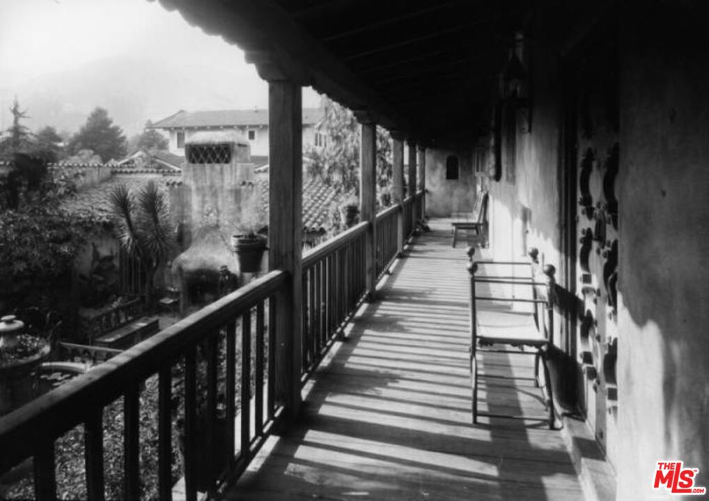 https://media.crmls.org/mediaz/ca36495a-40bc-48da-8246-bbb65cbfec1d.jpg?preset=X-Large