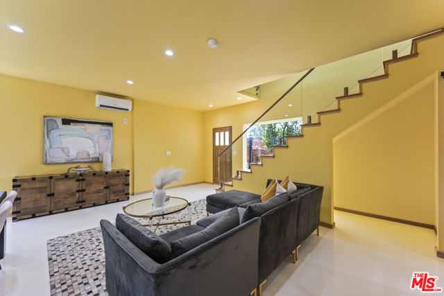 17660 Martha Street, Encino CA: https://media.crmls.org/mediaz/ca36b315-596b-4742-9475-707385536e4b.jpg