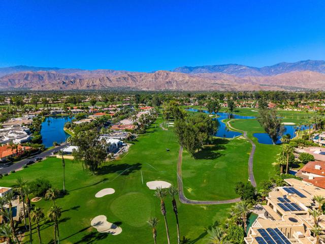 12115 Turnberry Drive, Rancho Mirage CA: https://media.crmls.org/mediaz/ca36da52-def8-41bd-b627-b9478e09bd4b.jpg