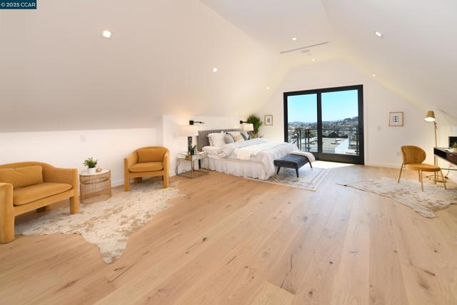 3169 Washington St, San Francisco CA: https://media.crmls.org/mediaz/ca37a391-c88d-4011-bab6-6002de20549a.jpg