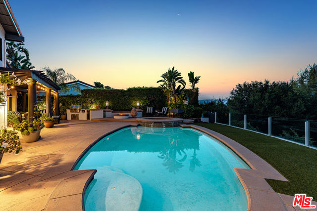 23306 Park Hacienda, Calabasas CA: https://media.crmls.org/mediaz/ca384229-525e-4c18-ae7b-3bb2bd914de1.jpg