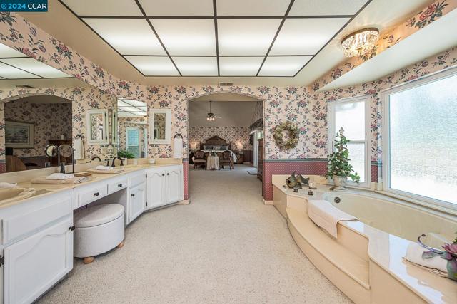 Image 38 of 59 For 604 Lomond Cir