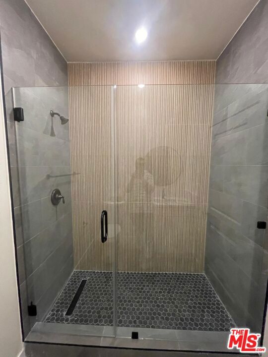 4546 W 17th Street, Los Angeles CA: https://media.crmls.org/mediaz/ca388008-f1d0-4ebf-b1a7-176244b98fd0.jpg