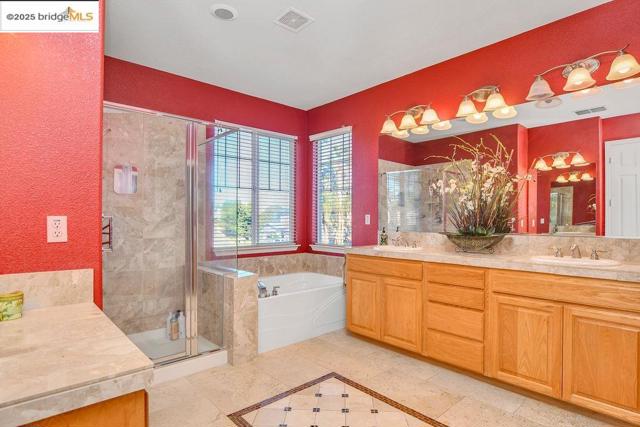 596 Toscanna Court, Brentwood CA: https://media.crmls.org/mediaz/ca38d0af-4069-4488-b0a5-f4b279538f39.jpg