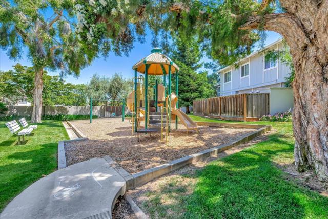 215 Elm Wood Court, Los Gatos CA: https://media.crmls.org/mediaz/ca38e476-2b08-497e-8a90-12a1189c9e84.jpg