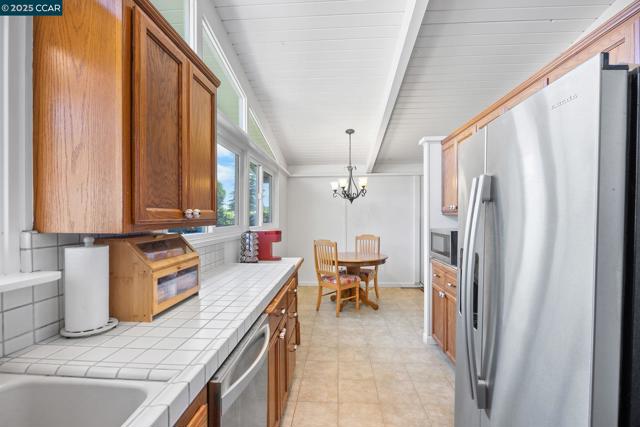 51 Gilrix Dr, Martinez CA: https://media.crmls.org/mediaz/ca394441-6763-4f4c-ac13-107ae21e5184.jpg