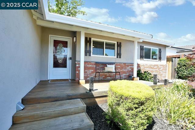 2006 Rainier Drive, Martinez CA: https://media.crmls.org/mediaz/ca3a5e16-152f-46f0-9d5e-f83c9a1330c9.jpg