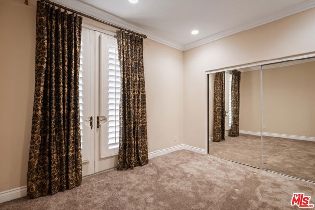 132 S Crescent Drive, Beverly Hills CA: https://media.crmls.org/mediaz/ca3abf04-11db-461a-904d-ca194ee63d1d.jpg
