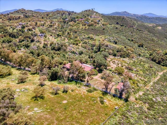 24903 Oakana Rd, Ramona CA: https://media.crmls.org/mediaz/ca3b3d9d-d784-4b44-92cc-cc8247c9458e.jpg