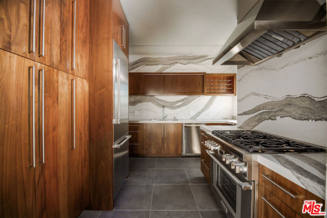 1302 Sweetzer Avenue, West Hollywood CA: https://media.crmls.org/mediaz/ca3b6a59-a4da-4f6d-b01d-e631956d2d4b.jpg