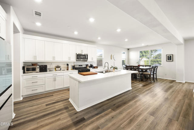 Detail Gallery Image 4 of 25 For 9019 Black Thorn St, Jurupa Valley,  CA 92509 - 3 Beds | 2 Baths