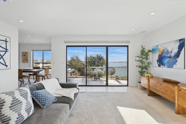 3 Commodore Dr, Emeryville CA: https://media.crmls.org/mediaz/ca3b8299-f330-4263-bdb2-0de13e187758.jpg