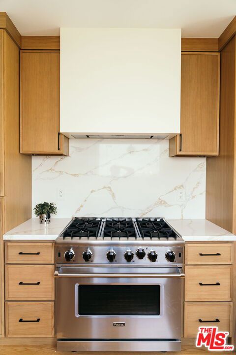1237 S Curson Avenue, Los Angeles CA: https://media.crmls.org/mediaz/ca3ba11a-0dea-426b-ae6b-208be8d7ef56.jpg