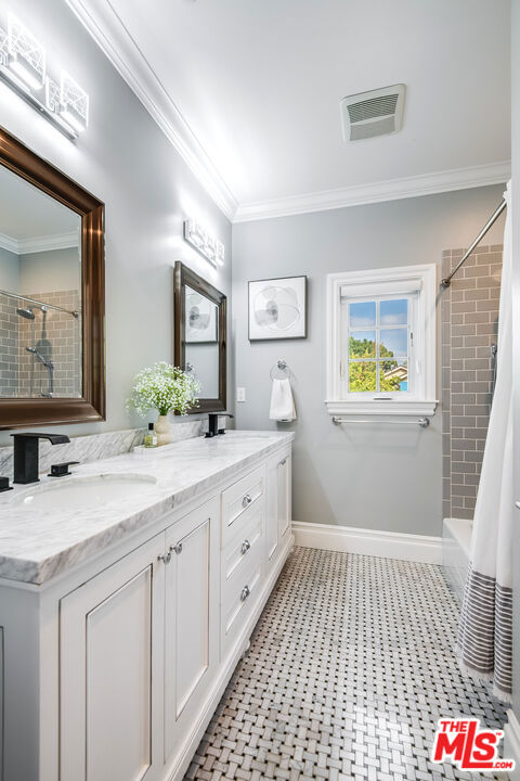 4469 Stern Avenue, Sherman Oaks CA: https://media.crmls.org/mediaz/ca3c714c-f64a-4bb6-8058-a5ae545ae950.jpg
